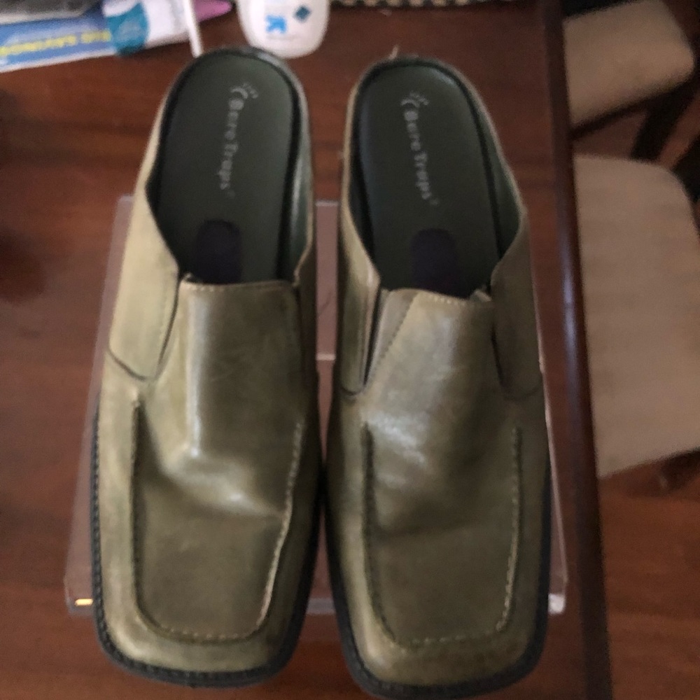 Baretrap leather olive green mules
